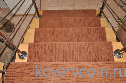 Ковровое покрытие с укладкой на лестницу